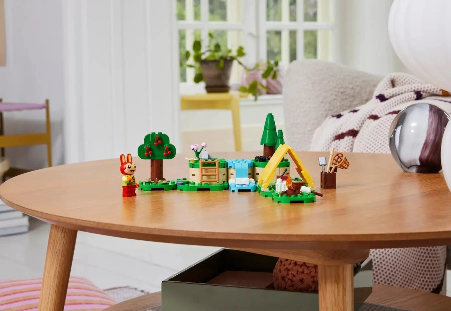 Set LEGO Animal Crossing 77047, Aktivitetet e Jashtme të Bunnie