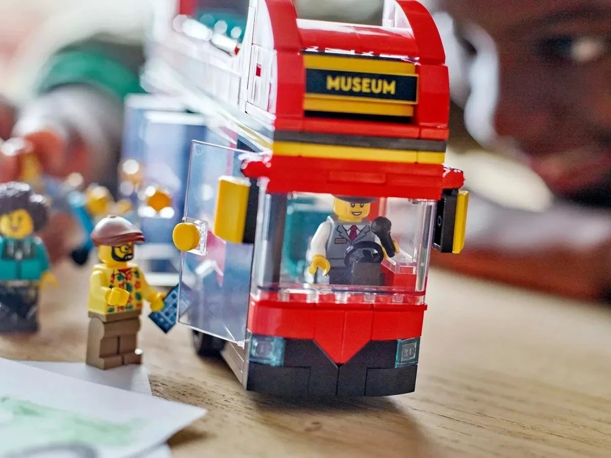 Set LEGO City 60407, Autobus i kuq dykatësh, 5 minifigura