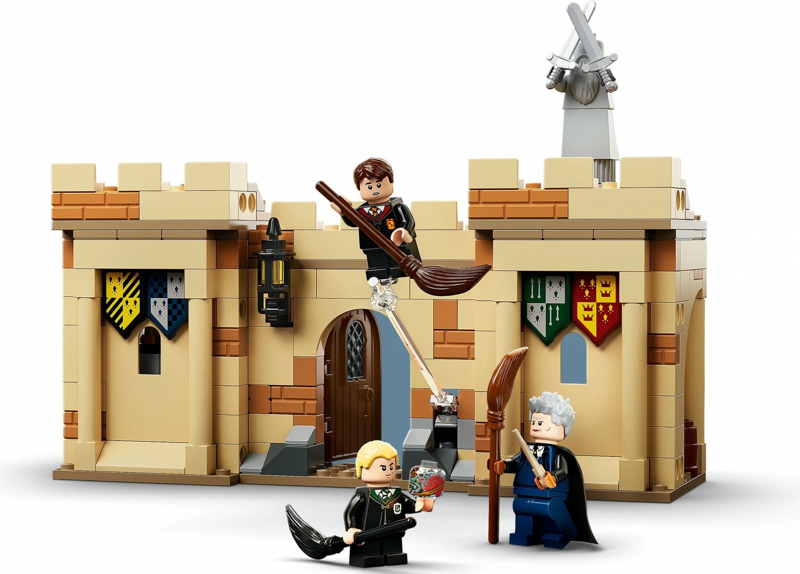 Set ndërtimi LEGO Harry Potter Hogwarts™: Mësimi i parë i fluturimit, 7 vjeç e lart, 264 pjesë, shumëngjyrësh